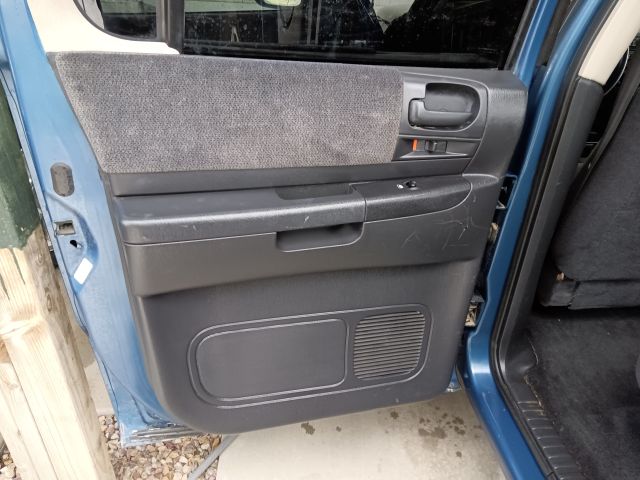 2003 DAKOTA (11).jpg